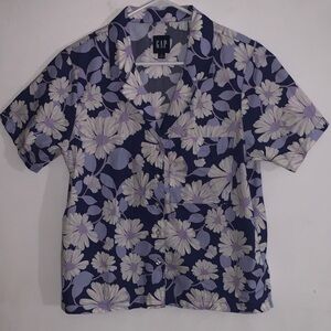 GAP Navy Short-Sleeve Floral Button-Up with Cream & Light Purple Blooms